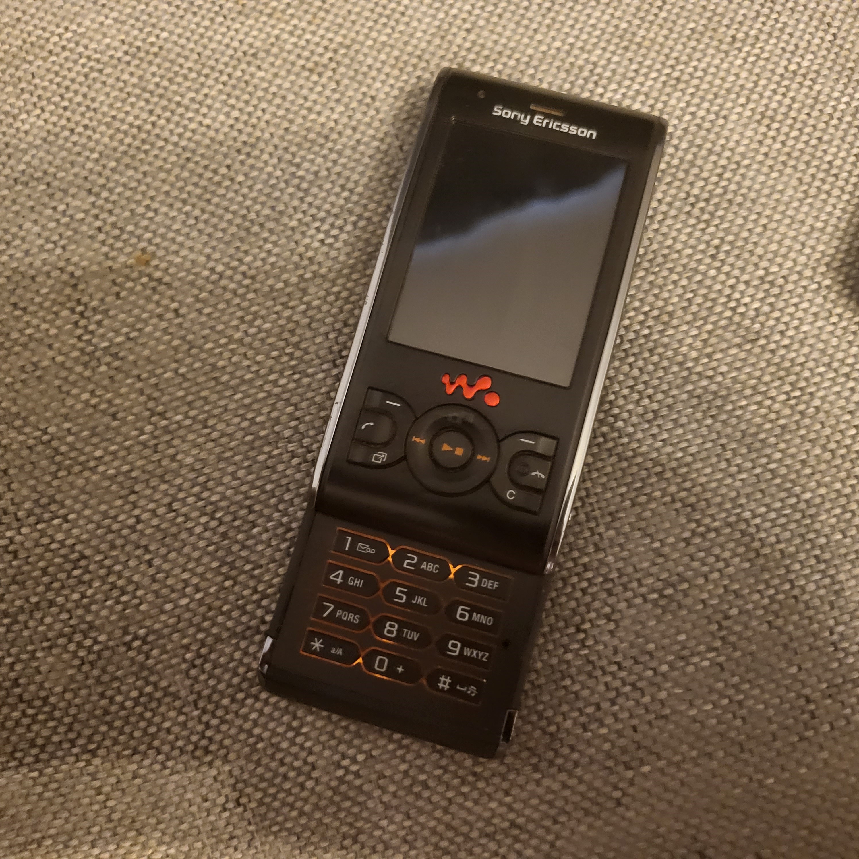 Sony Ericsson W595